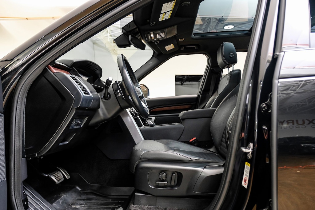 Used 2023 Land Rover Discovery P360 S R-Dynamic/Meridian Sound System (400W)/Tow Hitch Receiver/20" 5-Split Spoke in Satin Dark Grey SUV