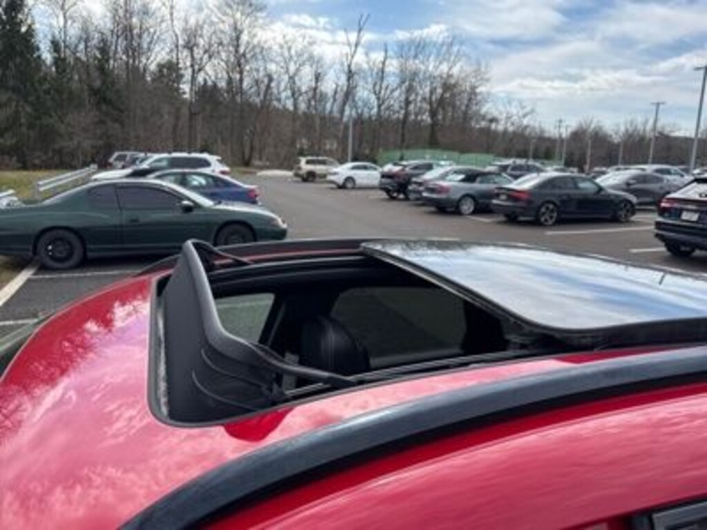 Used 2023 Porsche Macan T Premium Package/Driver Memory Package/Panoramic Roof System/Driver Memory Package SUV