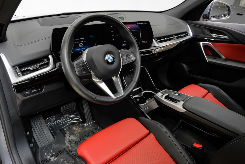 Used 2025 BMW X2 xDrive28i Technology Package/ Red/black Bicolor Perforated/Premium content/19" Y-Spoke Bicolor 867 Wheels SUV