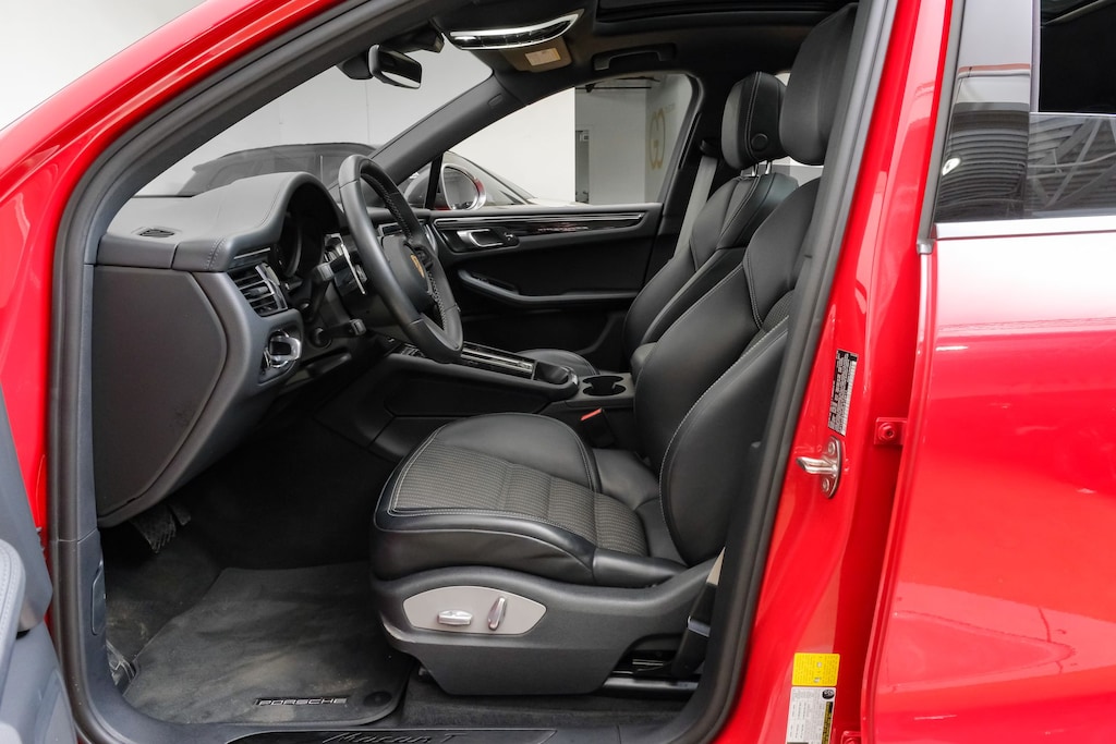 Used 2023 Porsche Macan T Premium Package/Driver Memory Package/Panoramic Roof System/Driver Memory Package SUV