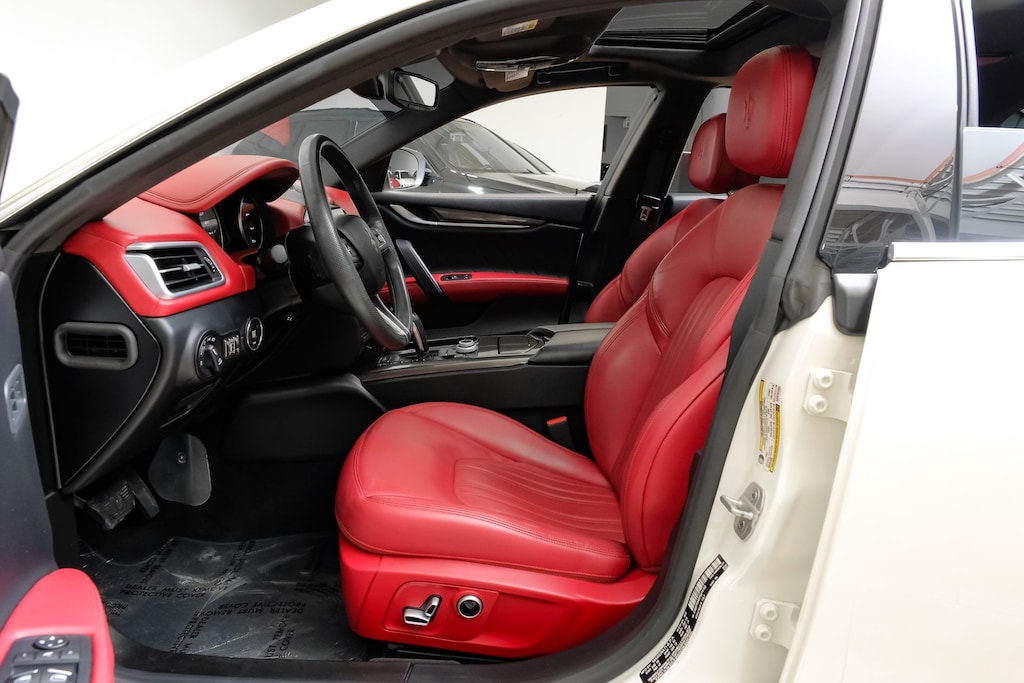 Used 2023 Maserati Ghibli GT/897-Red/Black/Ventilated Front Seats/Full Natural Drilled Leather/20'' Teseo Silver Sedan