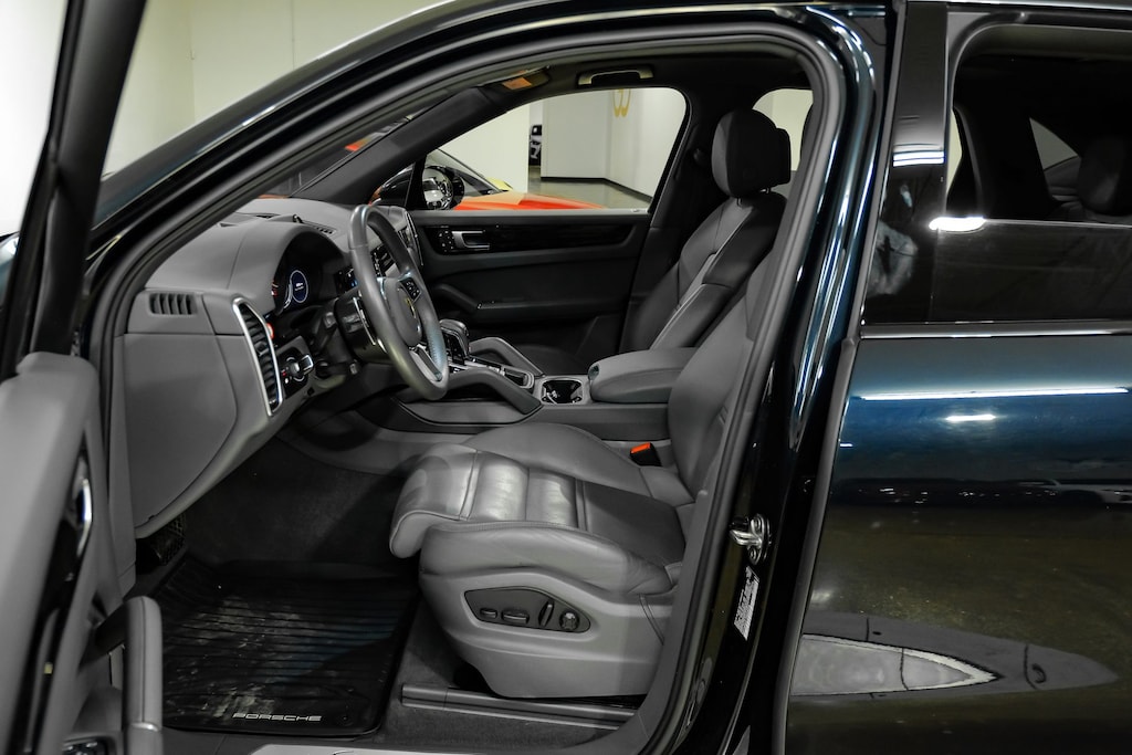 Used 2023 Porsche Cayenne Comfort Access/Panoramic Roof System/4-Zone Climate Control/21" RS Spyder Design Wheels incl. Wheel Arch Extensions in Exterior Color/Power Seats (14-way) with Comfort Memory SUV