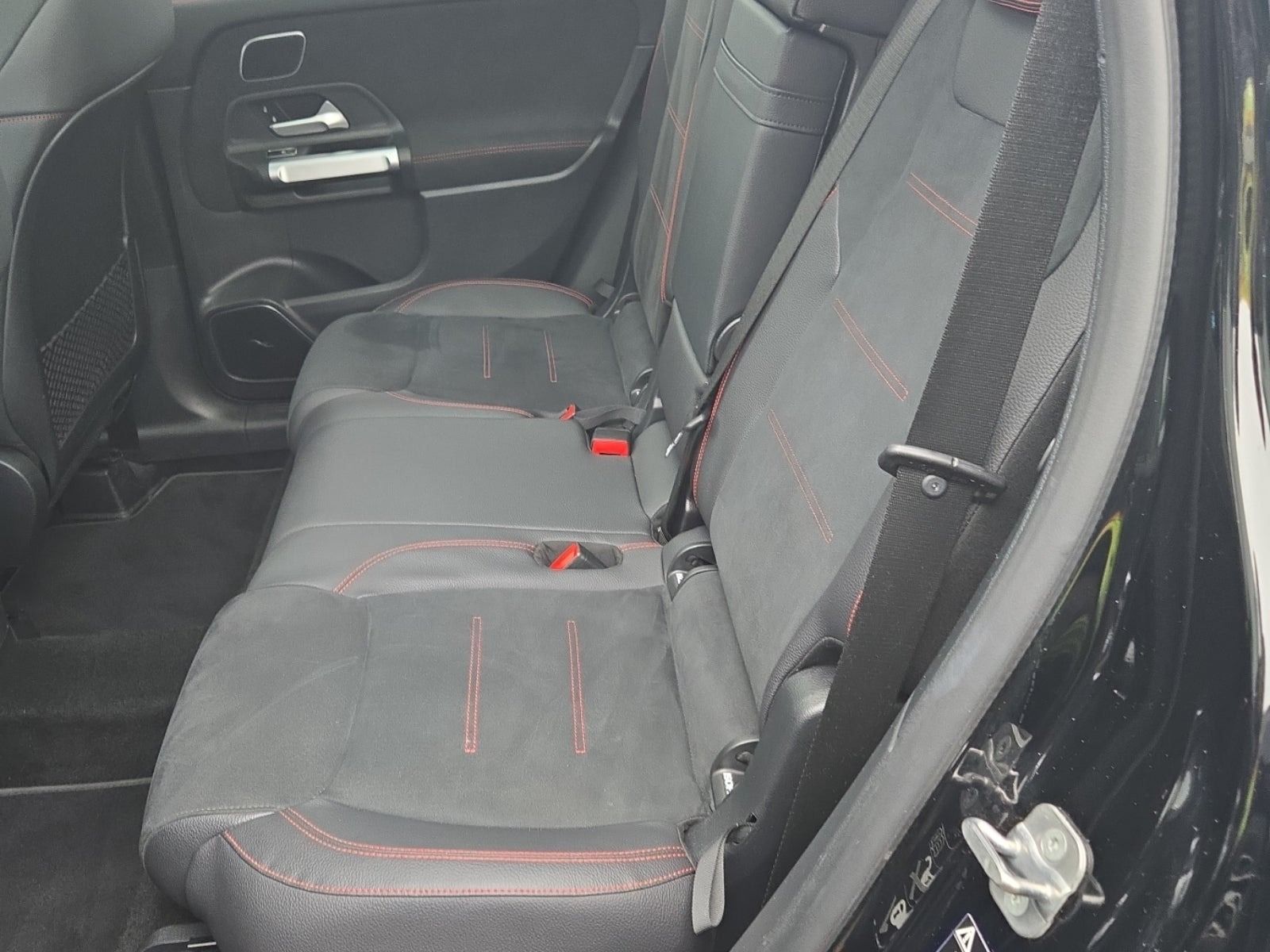 2023 Mercedes Benz GLB 250 4MATIC AMG photo 3