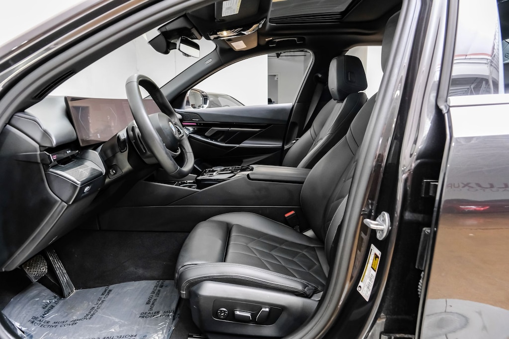 Used 2025 BMW 530i Premium Package/Remote Engine Start/19" Triplex-Spoke Silver 933 W Sedan