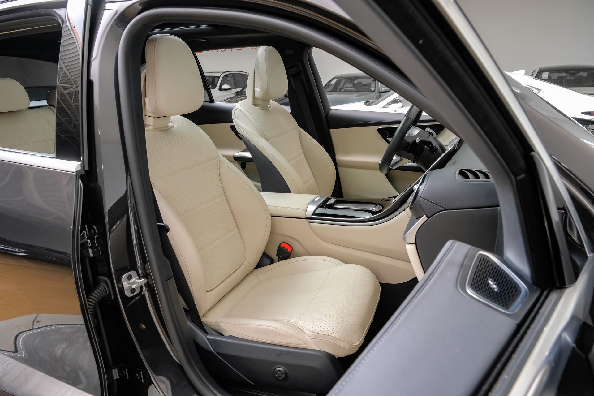 2025 Mercedes-Benz GLC Base - Photo 34