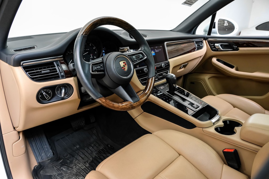 Used 2024 Porsche Macan Premium Package Plus/Running Boards/Trailer Hitch without Tow Ball/20" Macan S Wheels in Highly Polished Dark Titanium SUV