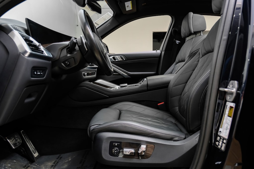Used 2025 BMW X6 xDrive40i M Sport Package/Premium Package/Parking Assistance Package/Climate Comfort Package/20" M Star-spoke bi-color wheels SUV