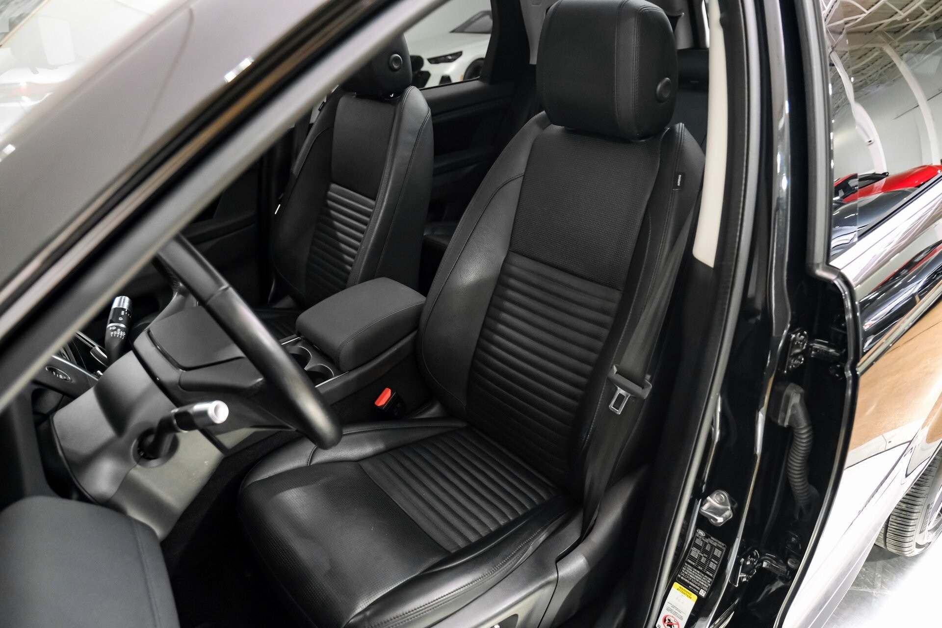 2022 Land Rover Discovery Sport SE photo 3