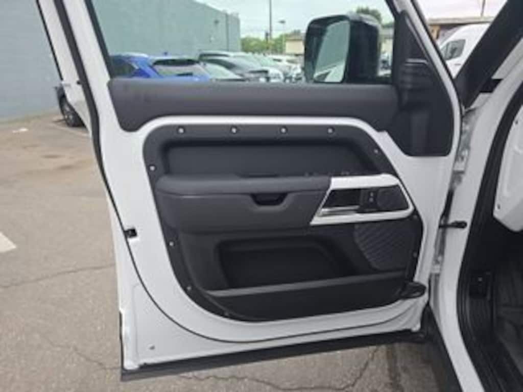 Used 2024 Land Rover Defender 110 S Package/Family Pack/Adaptive Dynamics/Air Suspension Pack/19" Gloss Sparkle Silver Style 6010 Wheels SUV