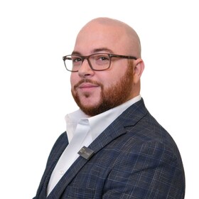 Staff member Christopher Carter from ID_65c3ed