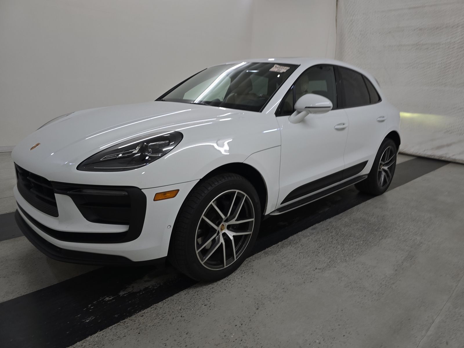 2024 Porsche Macan Base's photo