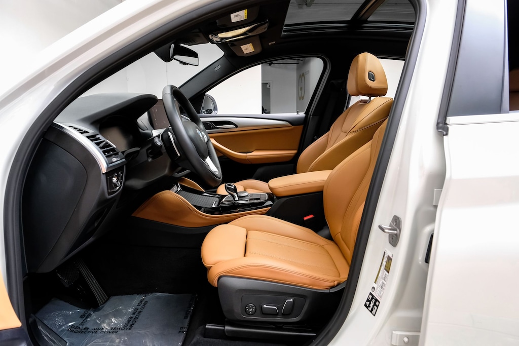 Used 2025 BMW X4 xDrive30i Premium Package/Ambient Lighting/19" Y-Spoke Ferric Grey 693 Wh SUV