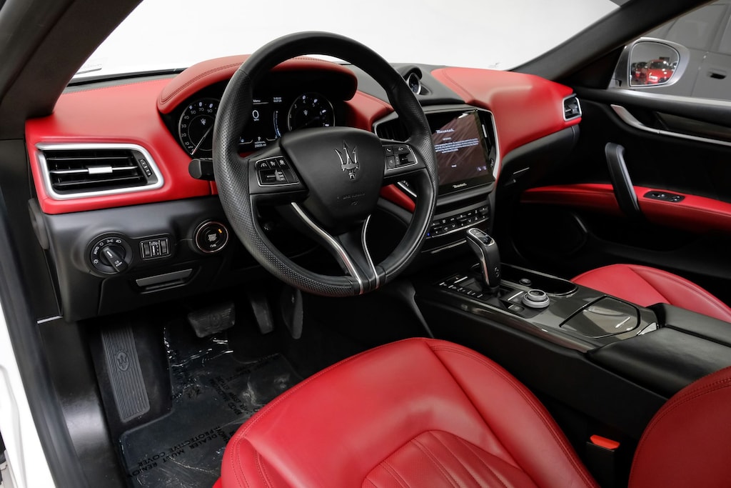 Used 2023 Maserati Ghibli GT/897-Red/Black/Ventilated Front Seats/Full Natural Drilled Leather/20'' Teseo Silver Sedan