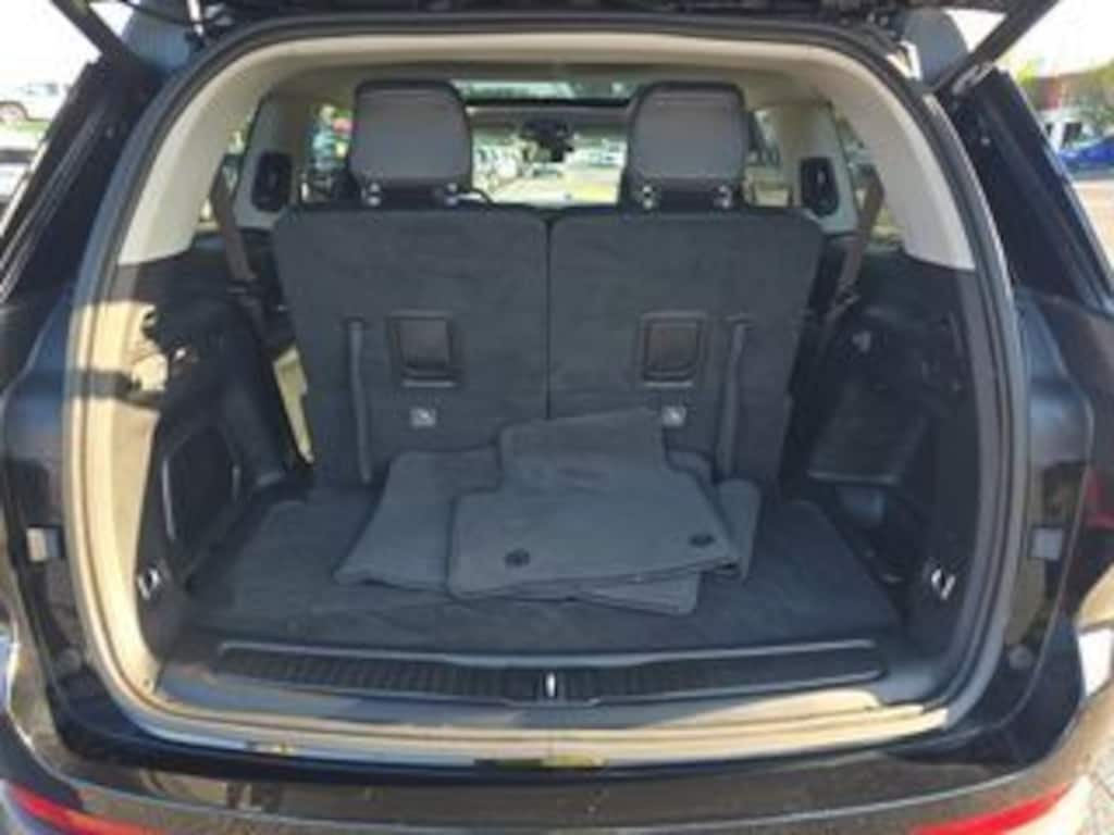 Used 2023 Jeep Grand Cherokee L Limited/Luxury Tech Group II/Dual Pane Panoramic/9 Amplified Speaker & Subwoofer SUV