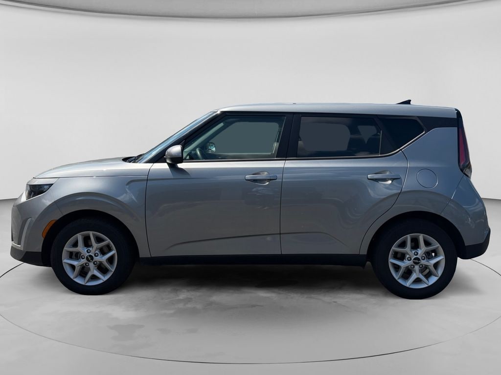 Used 2025 Kia Soul LX Hatchback