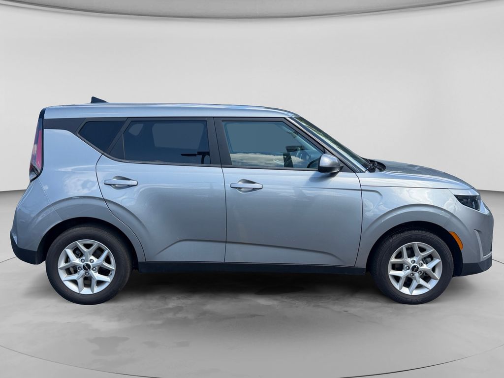 2025 Kia Soul LX - Photo 11
