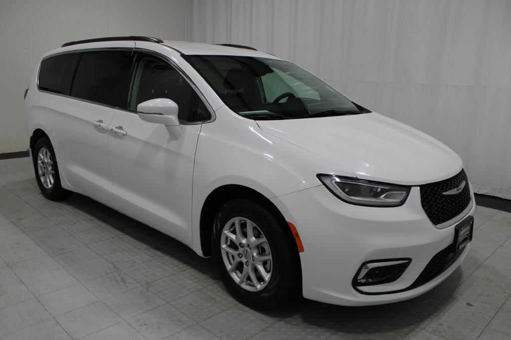 Used 2022 Chrysler Pacifica Touring L Minivan/Van