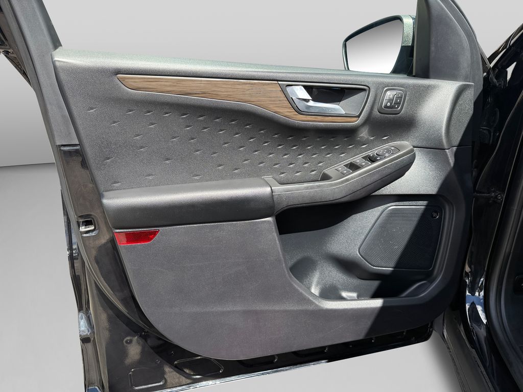 2020 Ford Escape Titanium - Photo 16