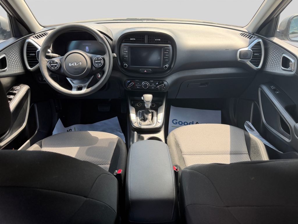 2025 Kia Soul LX - Photo 17