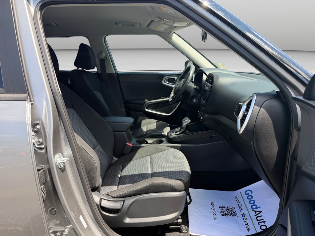 2025 Kia Soul LX - Photo 21
