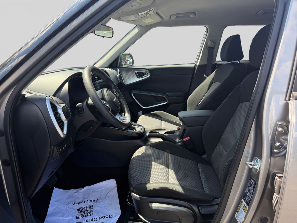 2025 Kia Soul LX - Photo 15