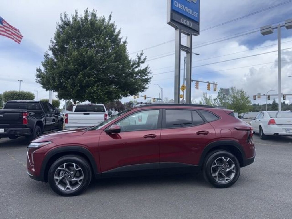 Used 2025 Chevrolet Trax LT SUV