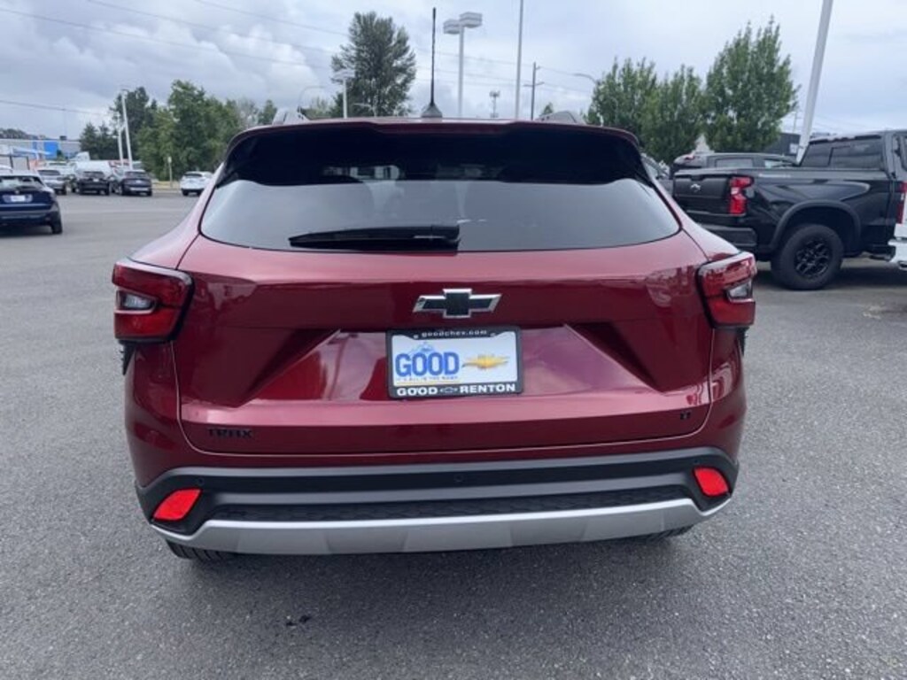 Used 2025 Chevrolet Trax LT SUV