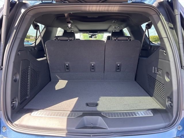 2026 Chevrolet Suburban Premier - Photo 14