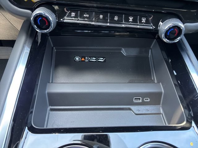 2026 Chevrolet Suburban Premier - Photo 24