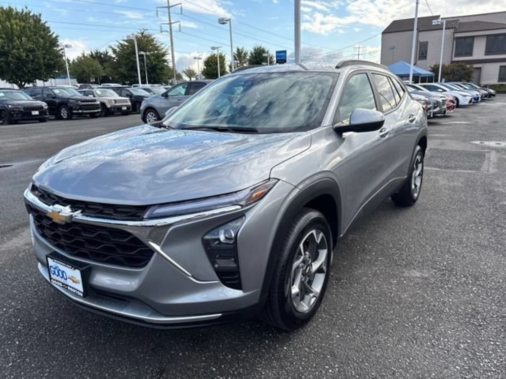 Used 2025 Chevrolet Trax LT SUV
