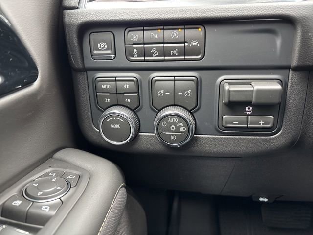 2026 Chevrolet Suburban Premier - Photo 17