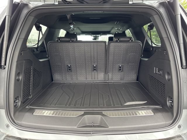 2026 Chevrolet Suburban Premier - Photo 12