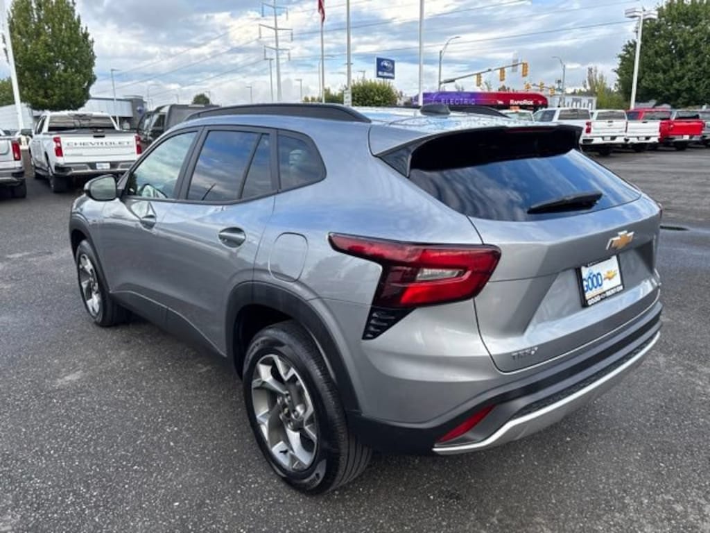 Used 2025 Chevrolet Trax LT SUV