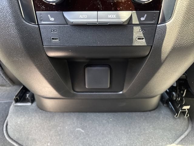 2026 Chevrolet Suburban Premier - Photo 34