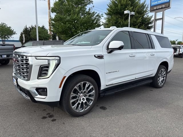 2025 GMC Yukon Denali AWD's photo
