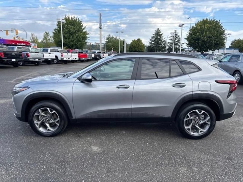 Used 2025 Chevrolet Trax LT SUV
