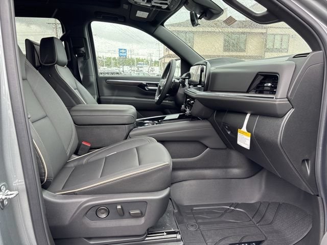 2026 Chevrolet Suburban Premier - Photo 13