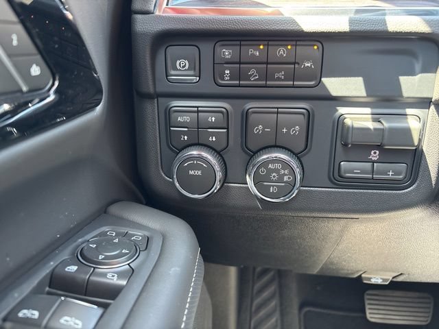 2026 Chevrolet Suburban Premier - Photo 19