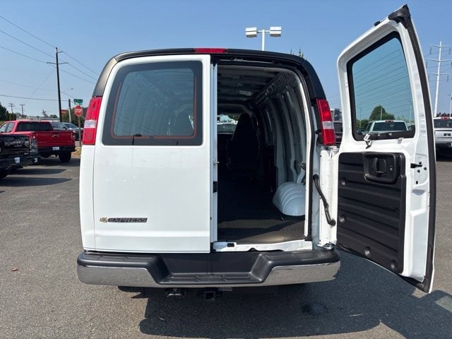 2025 Chevrolet Express Cargo 1WT - Photo 24