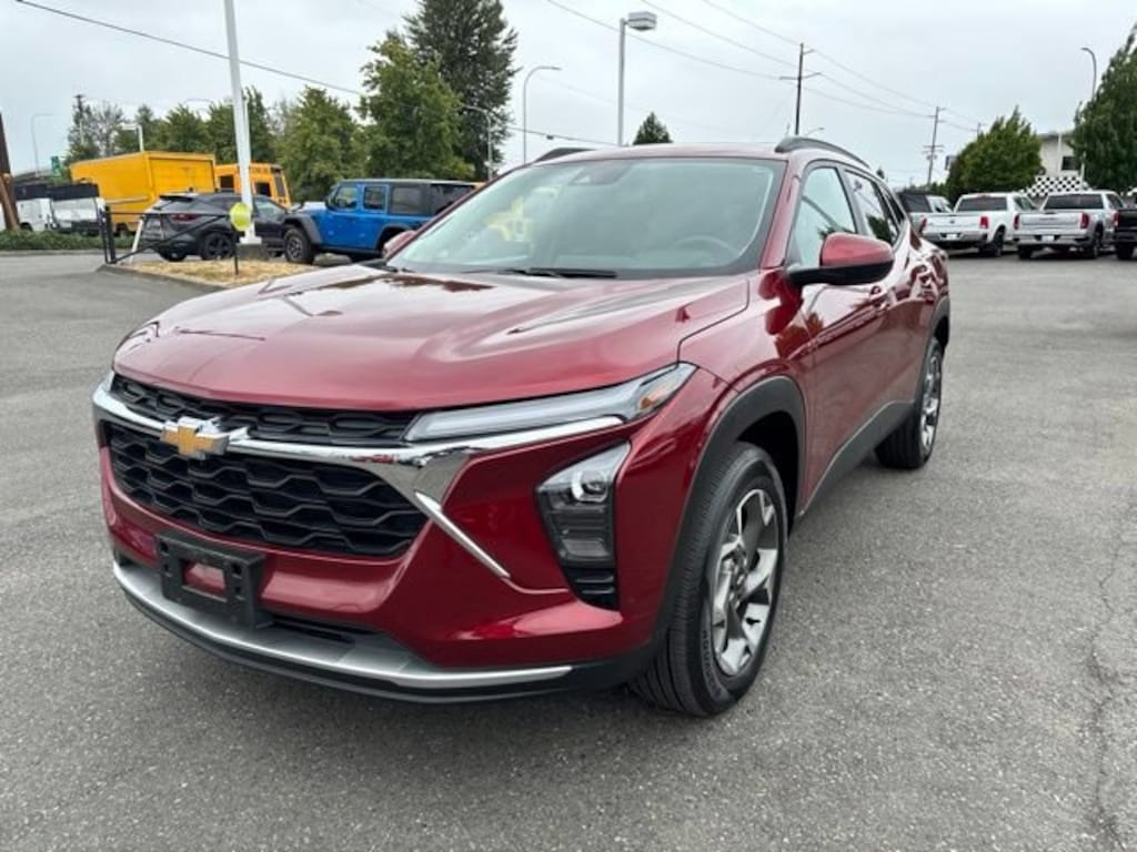 Used 2025 Chevrolet Trax LT SUV