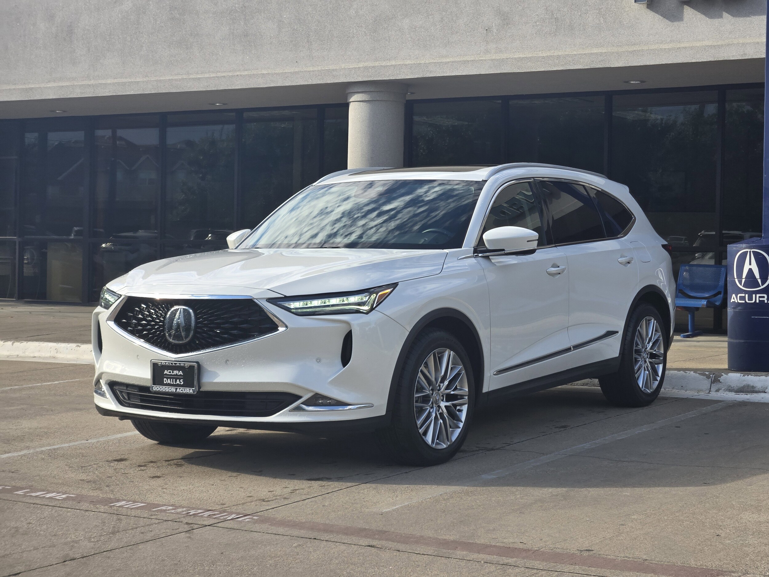 2023 Acura MDX SH-AWD Advance photo 2