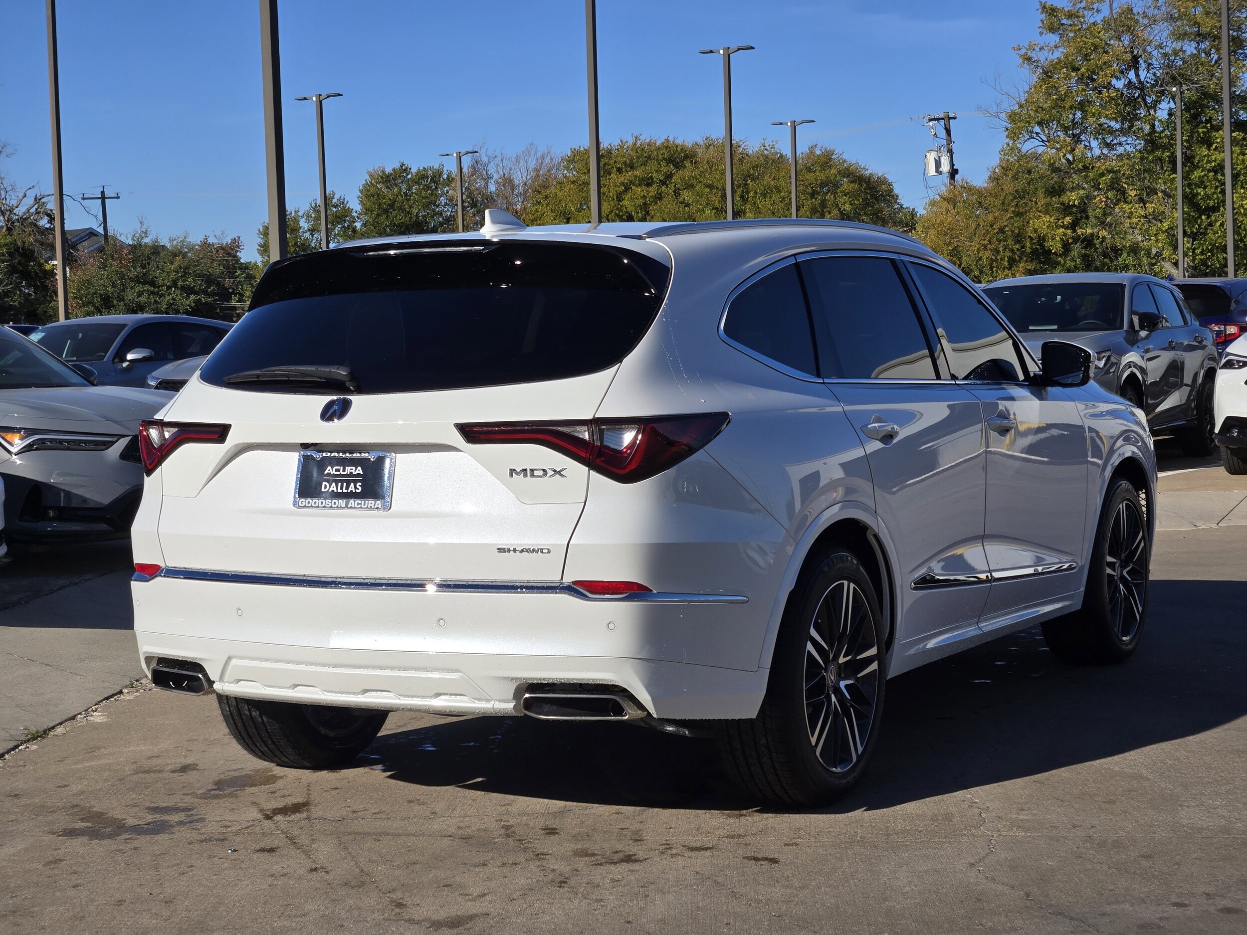 2026 Acura MDX SH-AWD Advance photo 3