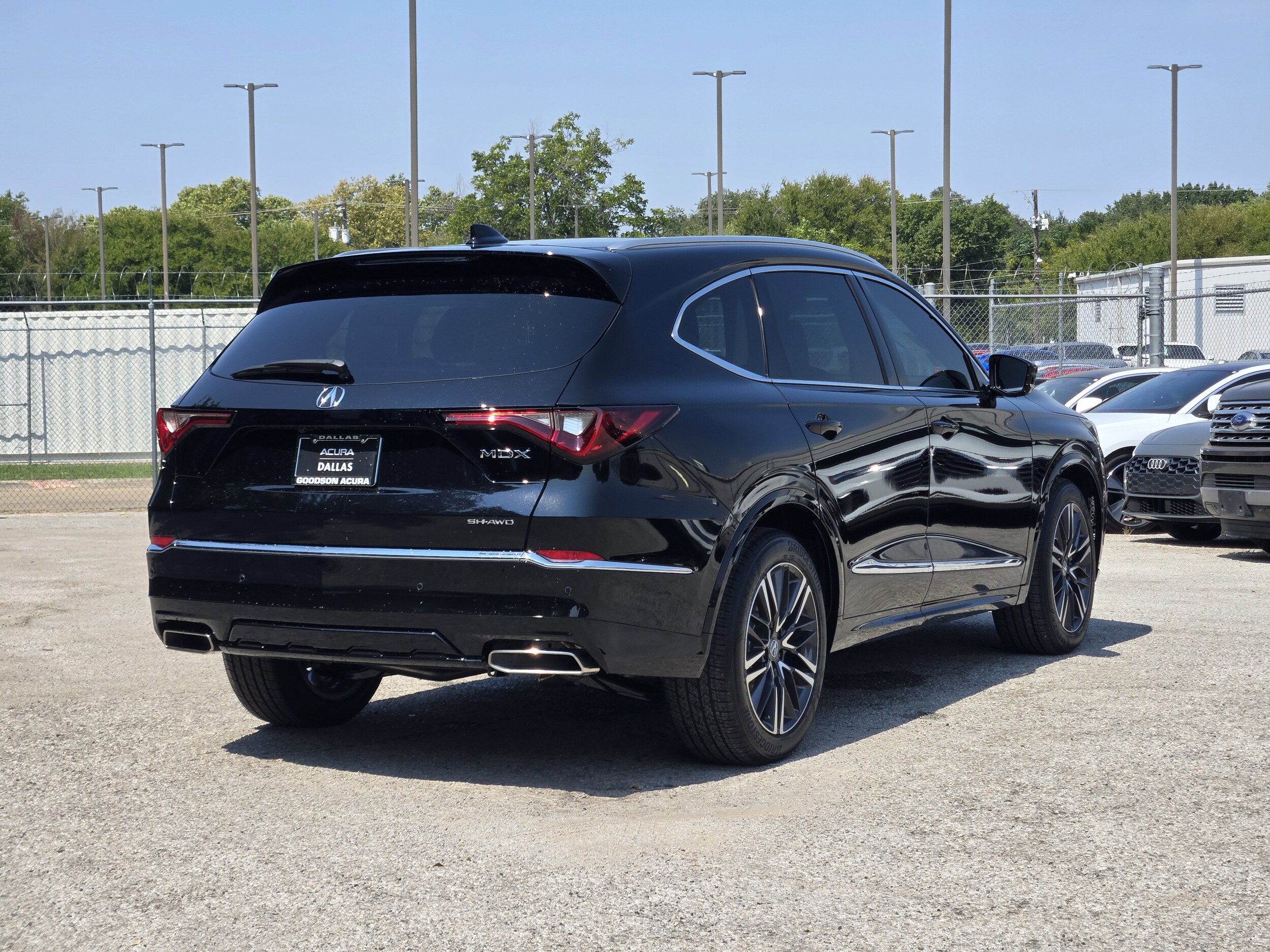2026 Acura MDX SH-AWD Advance photo 3