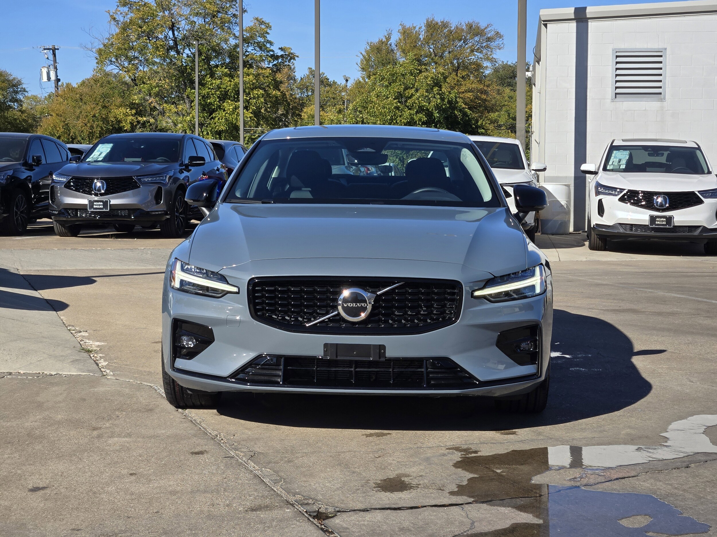 2024 Volvo S60 Core photo 2