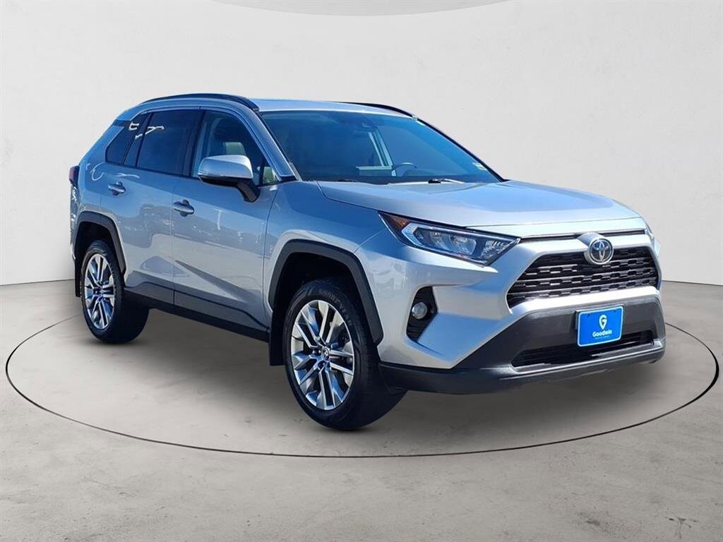 2019 Toyota RAV4 XLE Premium photo 3
