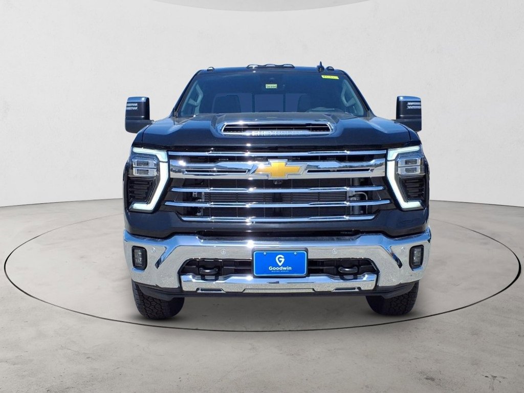 2025 Chevrolet Silverado 2500HD LTZ photo 2