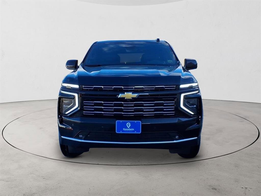 2026 Chevrolet Suburban High Country photo 2