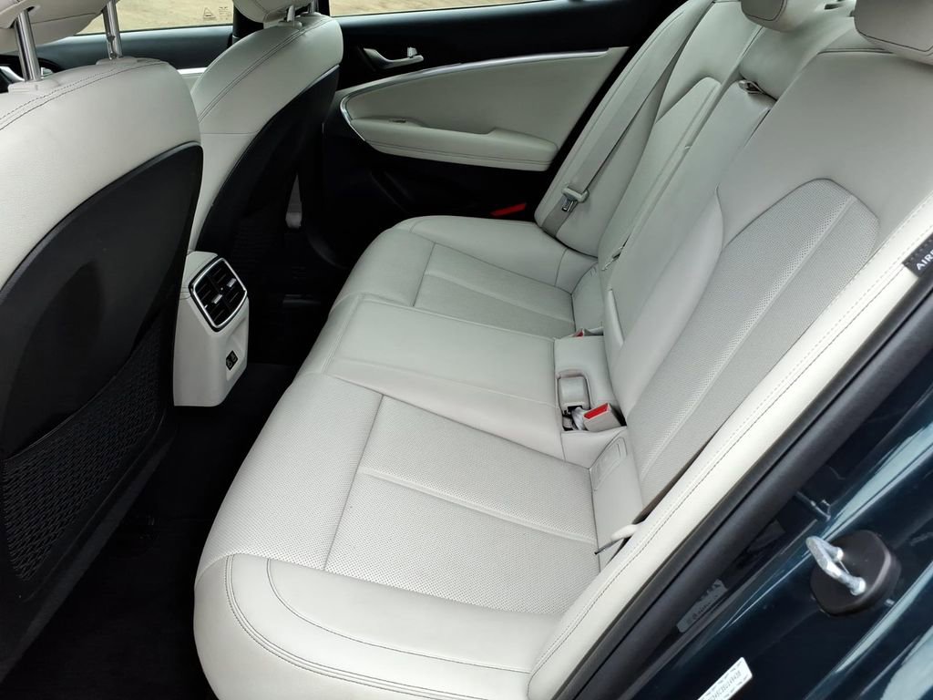 2025 GENESIS G70 Standard - Photo 14
