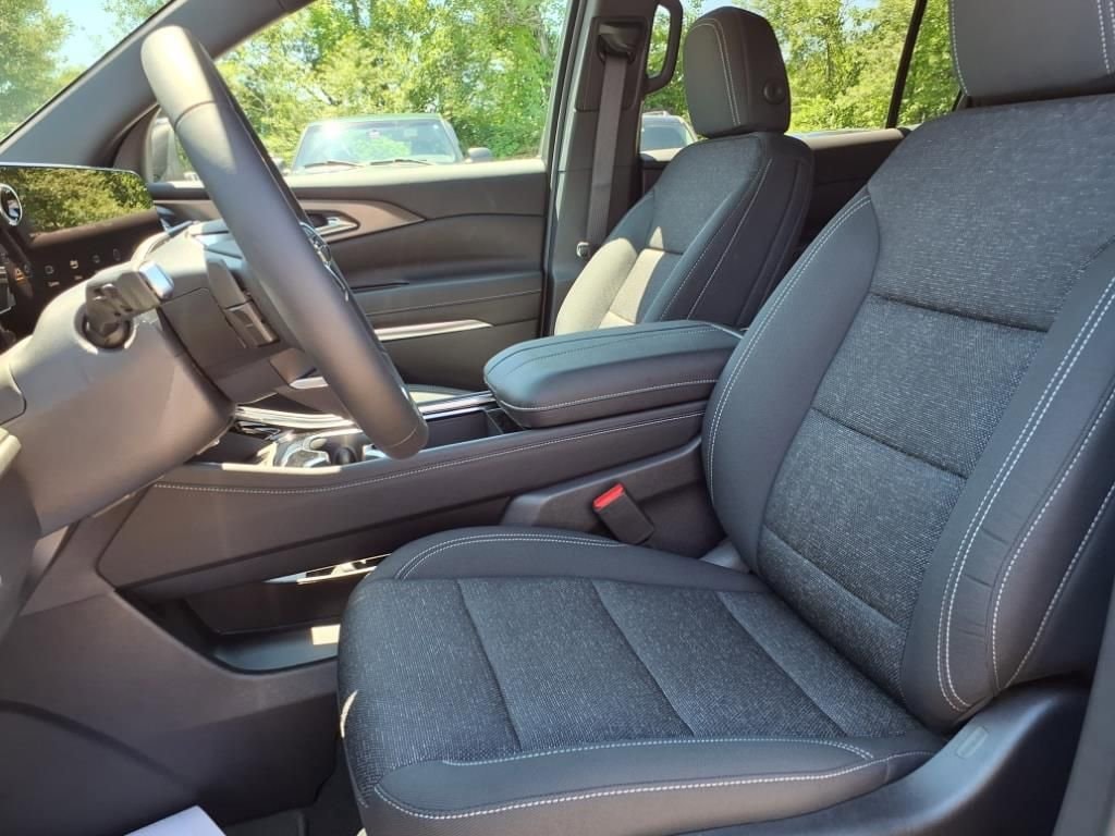 2025 Chevrolet Traverse LT - Photo 13