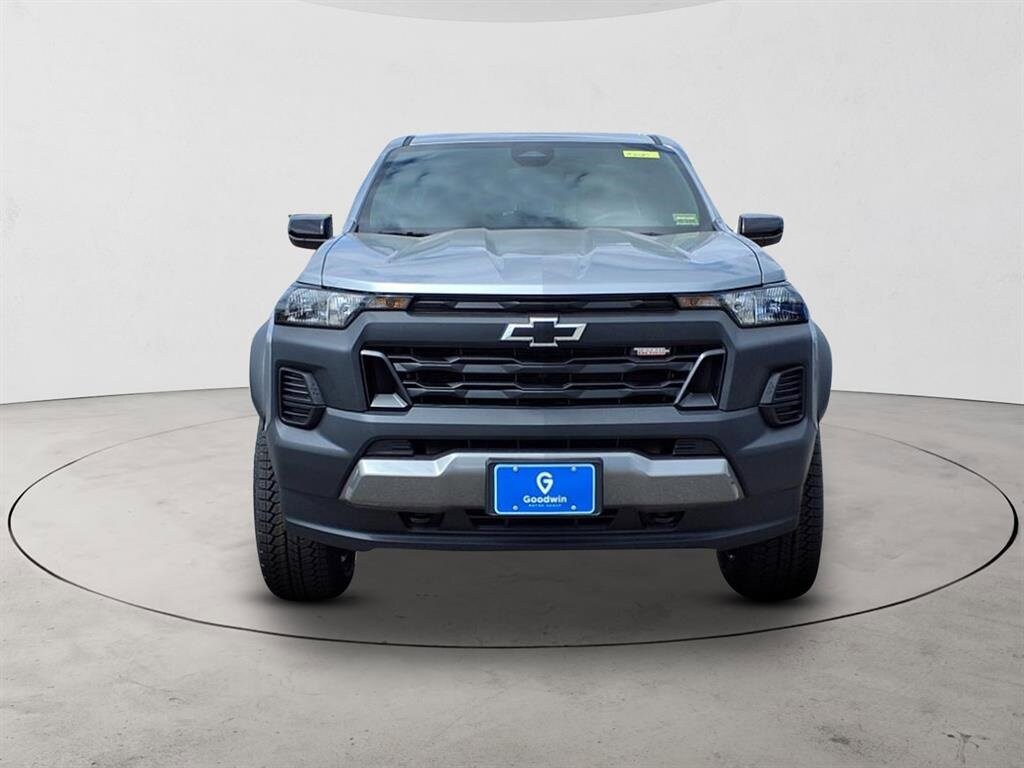 2026 Chevrolet Colorado Trail Boss photo 2